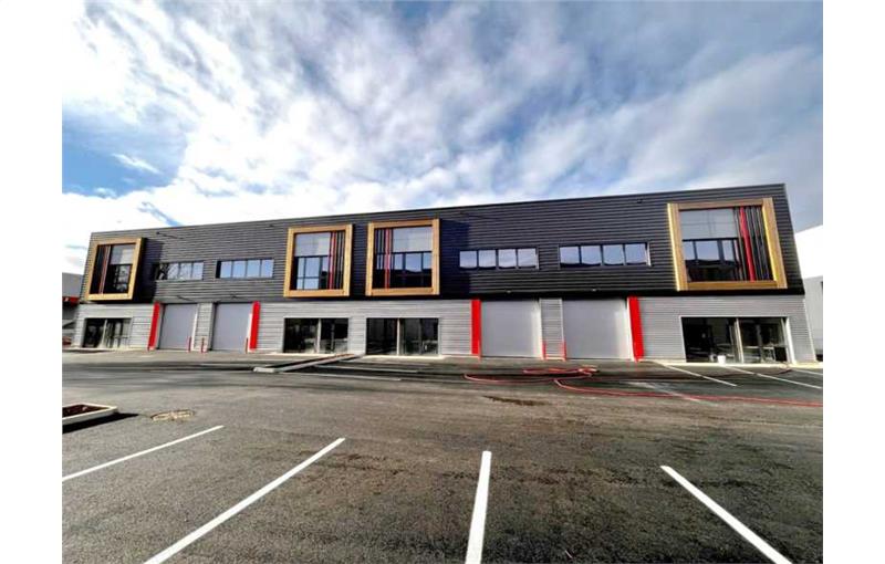 Location d'entrepôt de 3 590 m² à Saint-Quentin-Fallavier - 38070 photo - 1